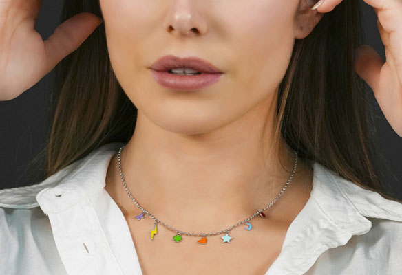 Colgante personalizado con piedras de colores de Joyería Sarang